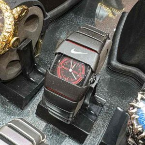 سایت نایکی مشکی قرمز